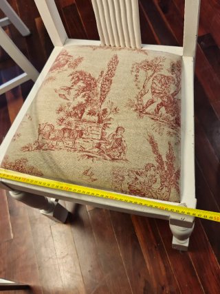 Lote de 4 sillas de comedor clásicas