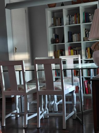 Lote de 4 sillas de comedor clásicas