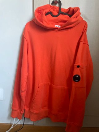 Sudadera C.P. Company con capucha naranja