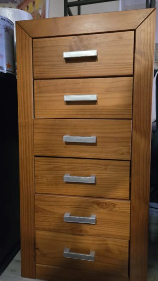 Cómoda de madera con 3 cajones