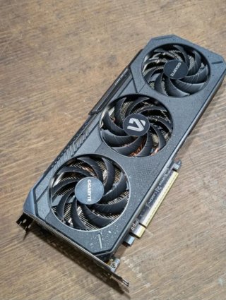 Gigabyte RX 9060 XT Tarjeta Gráfica