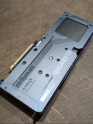 Gigabyte RX 9060 XT Tarjeta Gráfica