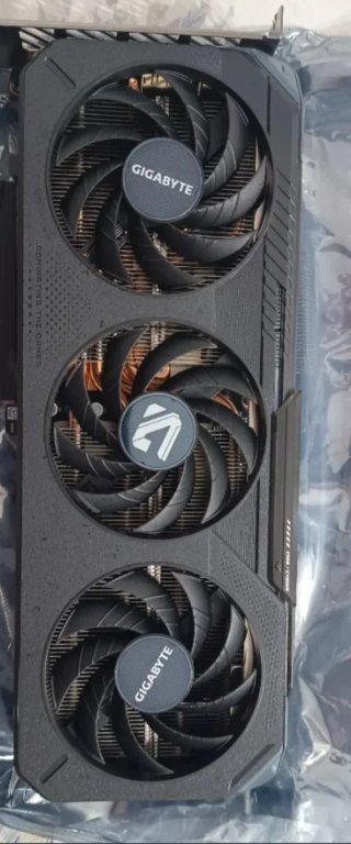 Gigabyte RX 9060 XT Tarjeta Gráfica