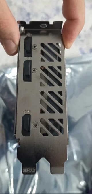 Gigabyte RX 9060 XT Tarjeta Gráfica