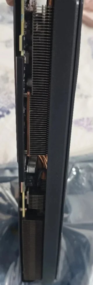 Gigabyte RX 9060 XT Tarjeta Gráfica