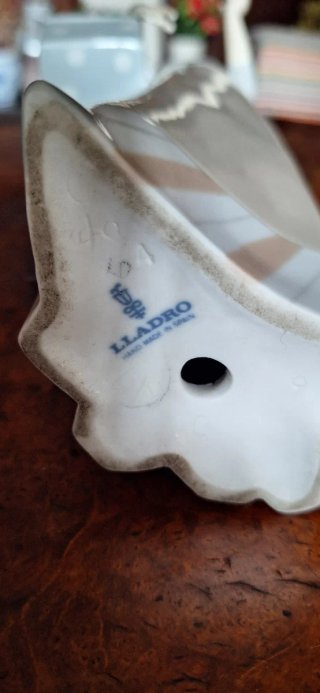 Figura Lladró Joven con regalo
