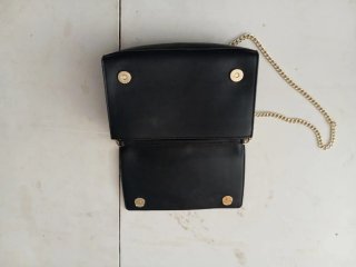 Bolso Love Moschino Negro y Dorado