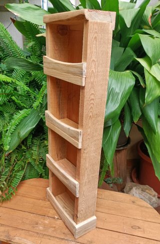 Estantería de madera reciclada
