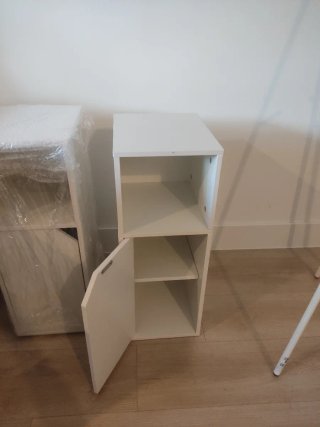 Mesitas de noche blancas pequeñas