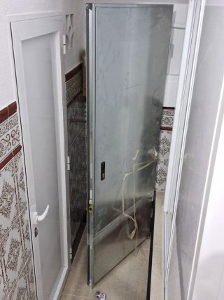 Puerta de aluminio