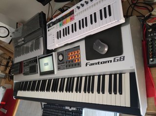 Roland Fantom G8 Sintetizador Teclado