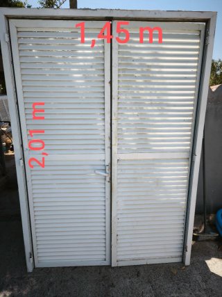 Puertas menorquinas blancas, para balcónera.