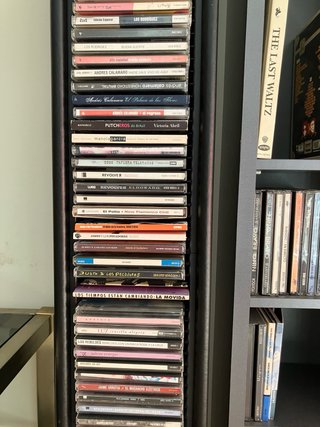 Gran Colección de CDs originales + 2 muebles