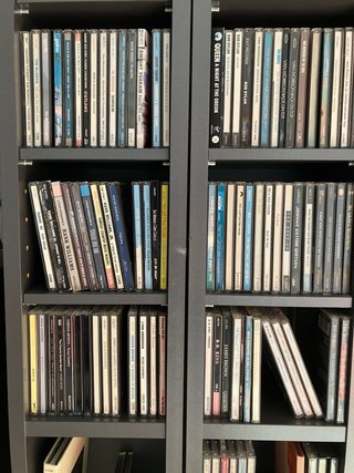 Gran Colección de CDs originales + 2 muebles
