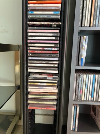 Gran Colección de CDs originales + 2 muebles