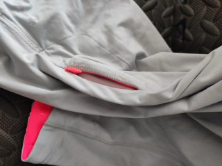 Camiseta deportiva Domyos blanca y gris