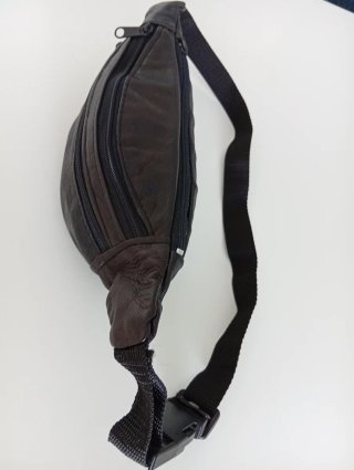 Riñonera de piel negra