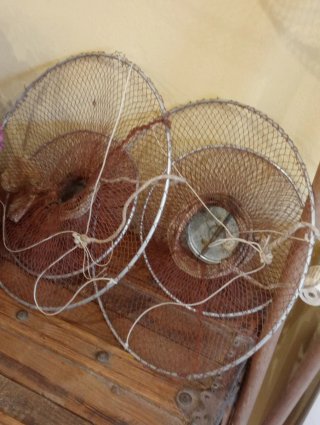 Conjunto antiguo pesca, tridente, red- palo y dos