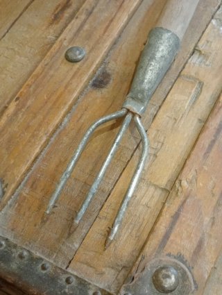 Conjunto antiguo pesca, tridente, red- palo y dos