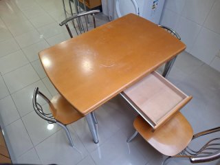 Mesa de cocina y 4 sillas