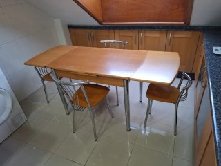 Mesa de cocina y 4 sillas