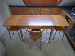 Mesa de cocina y 4 sillas
