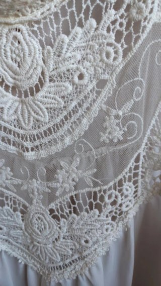Vestido blanco boho con encaje