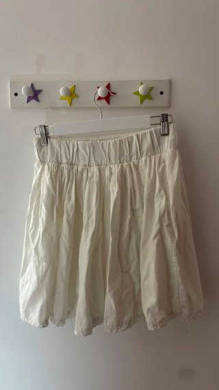 Falda blanca con encaje