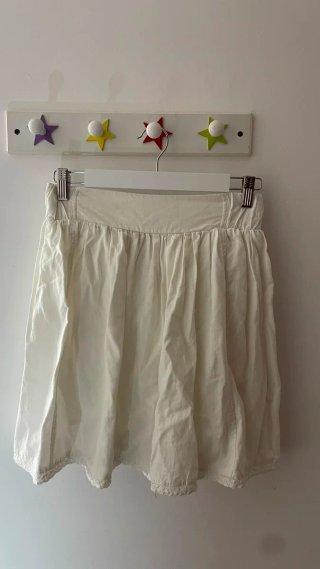 Falda blanca con encaje