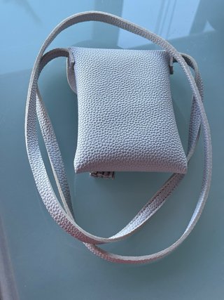 Bolso bandolera gris con flecos