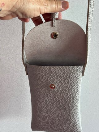 Bolso bandolera gris con flecos