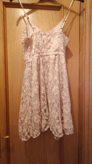 Vestido de encaje beige
