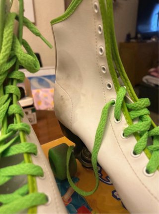 Patines de 4 ruedas blancos y verdes