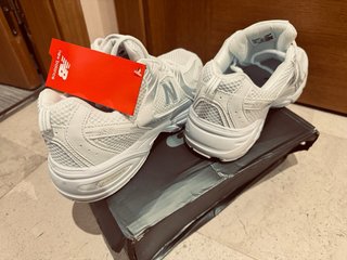 Zapatillas New Balance 530 Blancas y Plateadas
