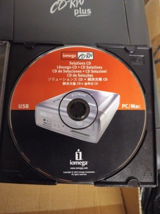 Grabador CD-RW Iomega + Lector de tarjetas.