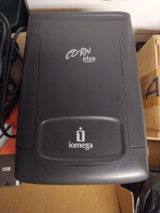 Grabador CD-RW Iomega + Lector de tarjetas.