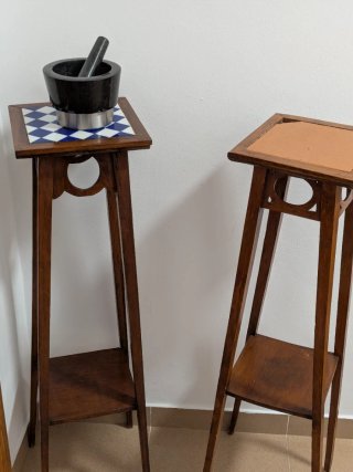 Peana madera estilo modernista restaurada