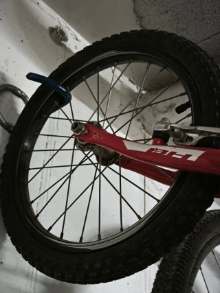 Bicicleta infantil roja