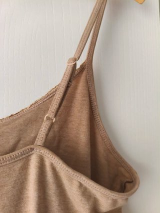 Camiseta tirantes marrón