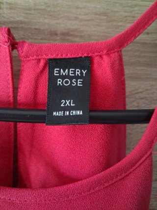 Top Emery Rose rosa con volantes
