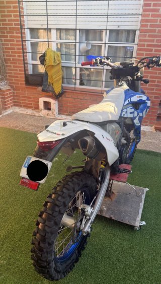 Moto Enduro/Motocross Blanca y Azul