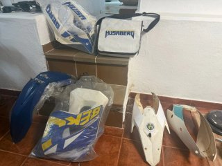 Moto Enduro/Motocross Blanca y Azul