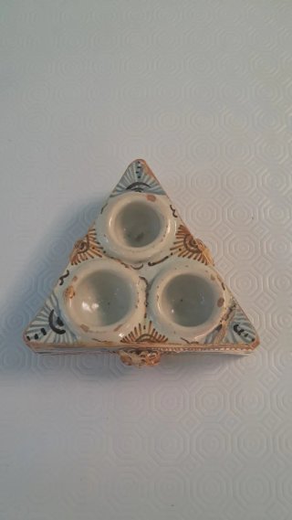 Especiero antiguo cerámica triangular