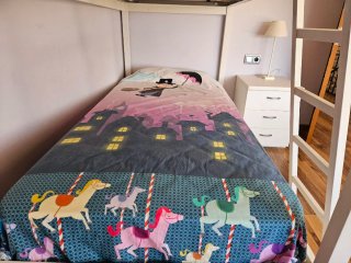 Letto a castello bianco con terzo letto