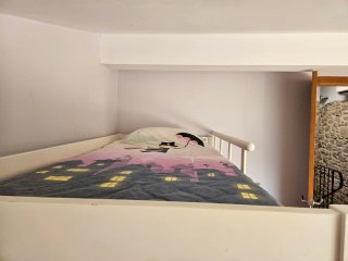 Letto a castello bianco con terzo letto