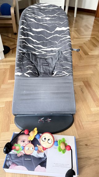 Hamaca Babybjorn con juguete