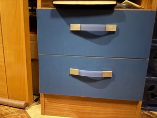 Habitación cama nido y escritorio.