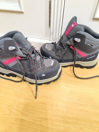 Botas montaña Quechua Talla 34