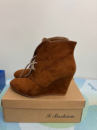 Botines de cuña marrones