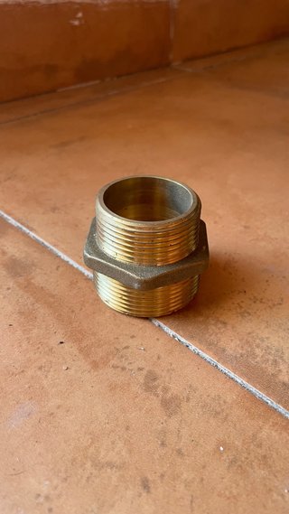 Una reducción de latón M/M 50x40